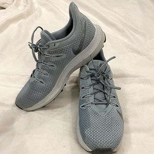 Nike Womens Quest Running Shoes